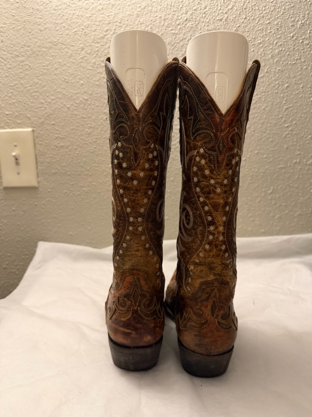 Old Gringo Tan Embroidered Leather Cowboy Boots, pre-owned, Sz7 - Picture 2 of 16